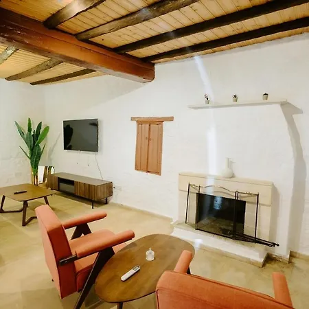 Rustic Elegance In Ómodosz