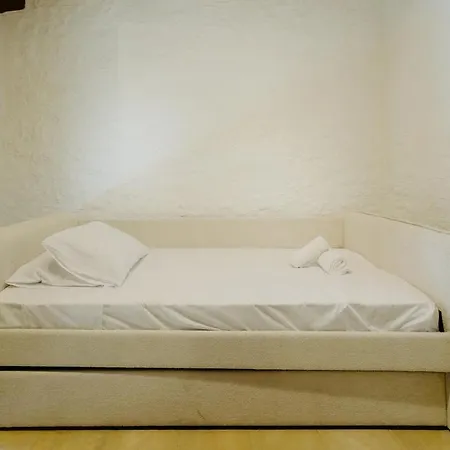 Rustic Elegance In Apartman *