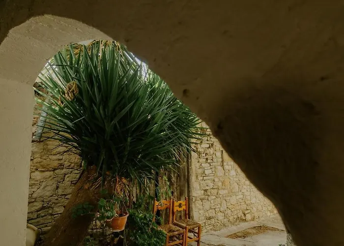 Rustic Elegance In Apartament Omodos