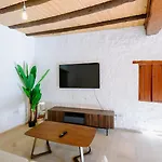 Rustic Elegance In Apartament