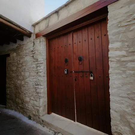 Rustic Elegance In Apartment Omodos