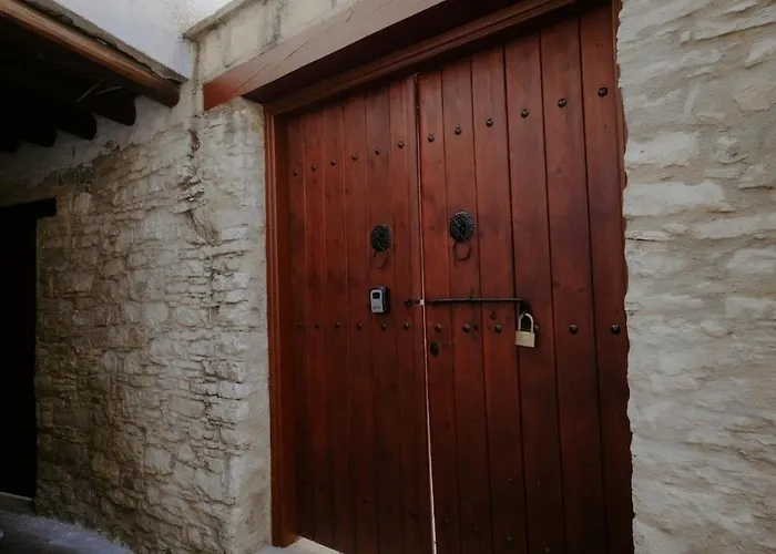 Rustic Elegance In Lägenhet Omodos